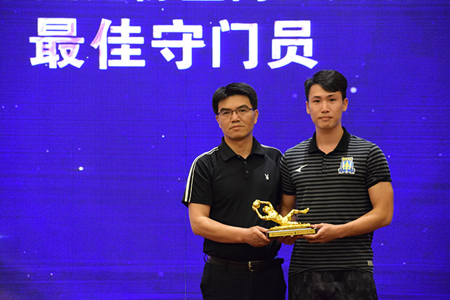 格林37分火箭大胜奇才4连胜 雄鹿逆转战胜76人